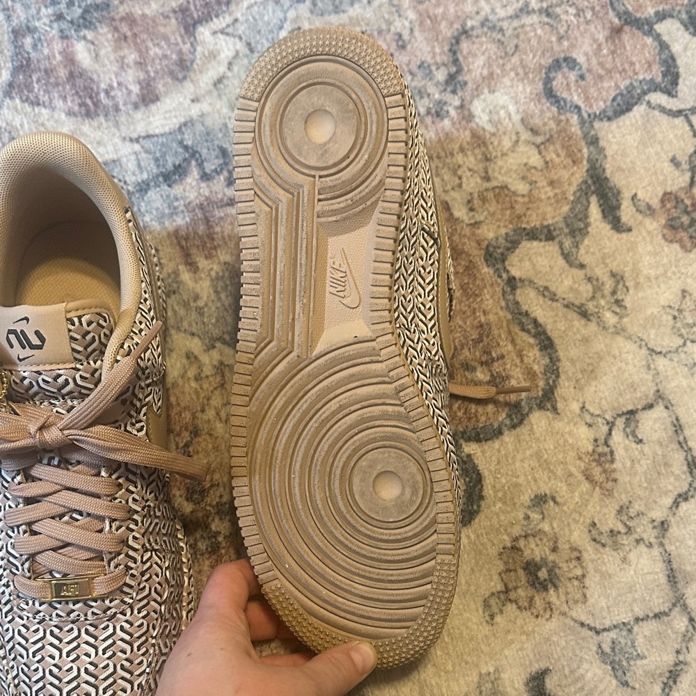 Nike Tan and Cream Patterned Sneakers (NO BOX) - Picture 5 of 7